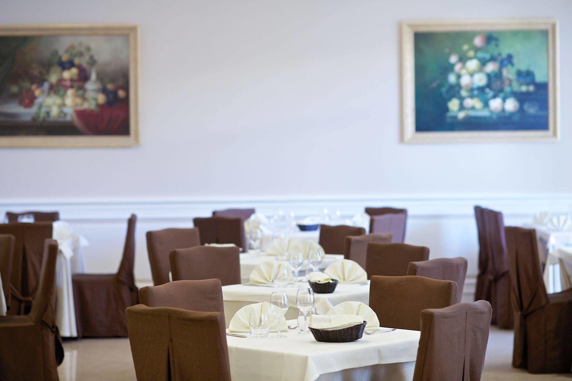 Lo Scacciapensieri Hotel & Restaurant Монтерони-ди-Лечче Экстерьер фото