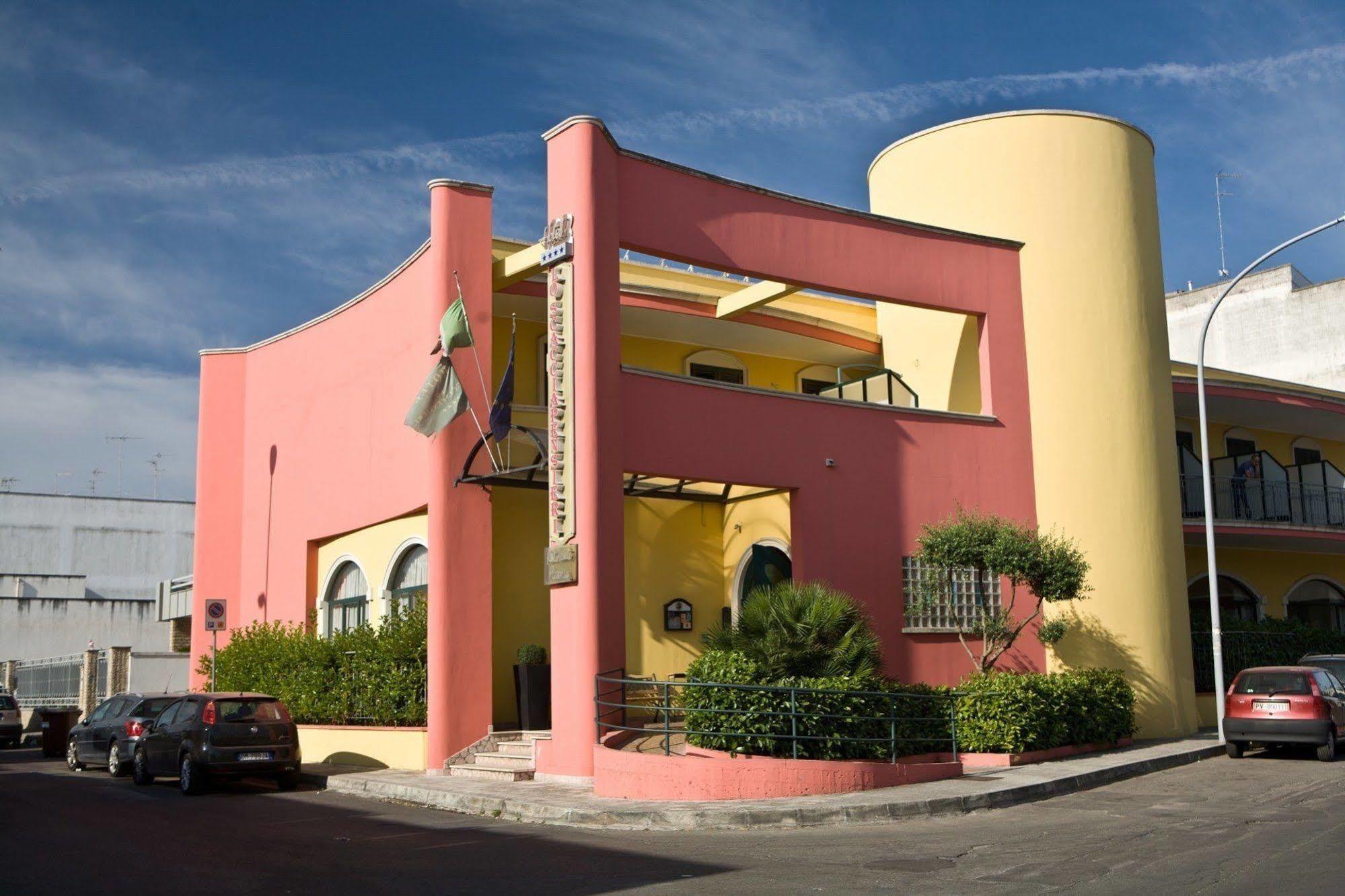 Lo Scacciapensieri Hotel & Restaurant Монтерони-ди-Лечче Экстерьер фото