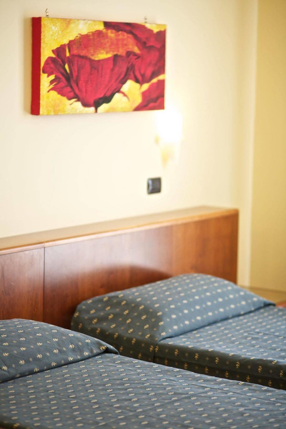 Lo Scacciapensieri Hotel & Restaurant Монтерони-ди-Лечче Экстерьер фото