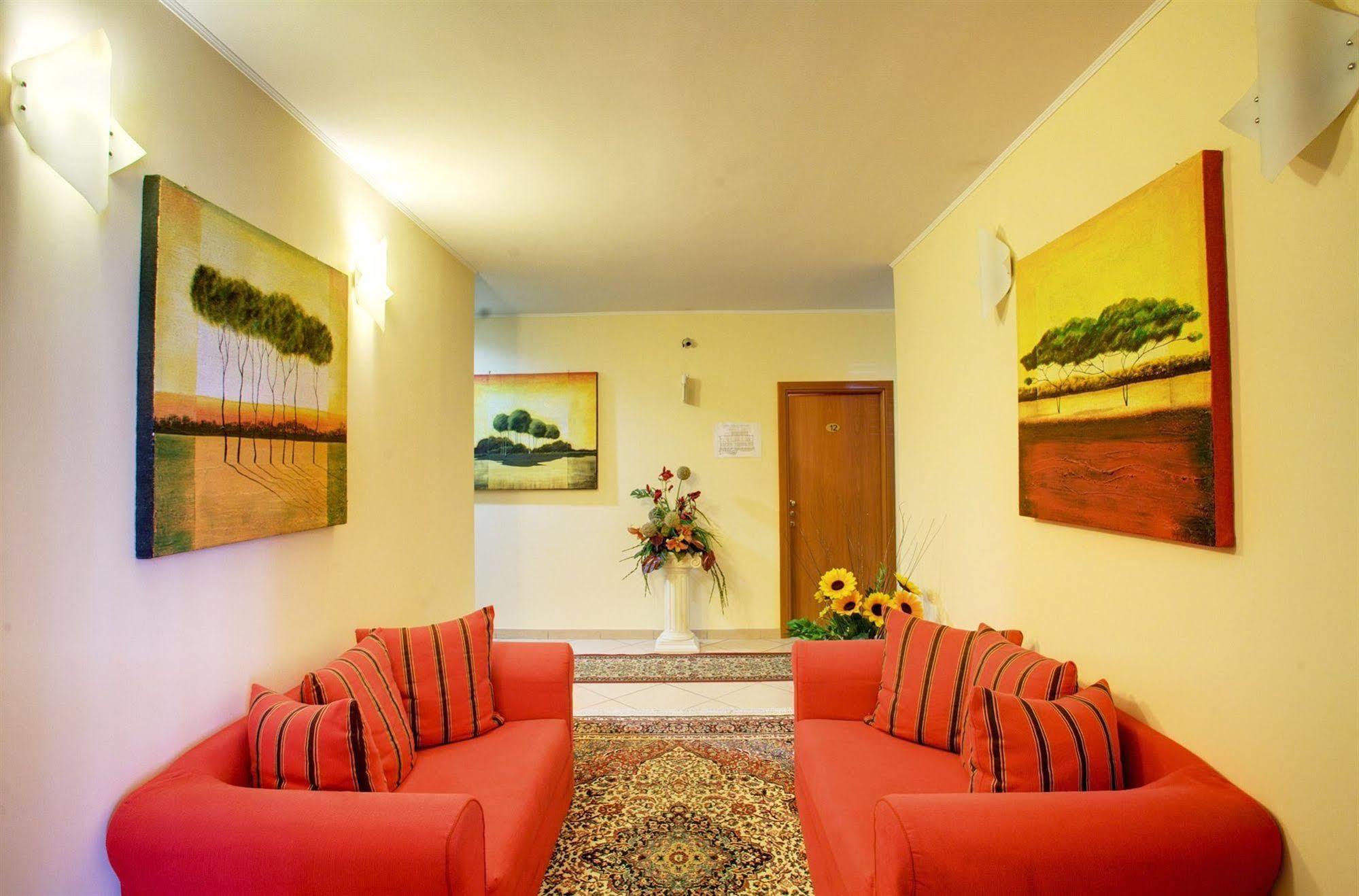 Lo Scacciapensieri Hotel & Restaurant Монтерони-ди-Лечче Экстерьер фото
