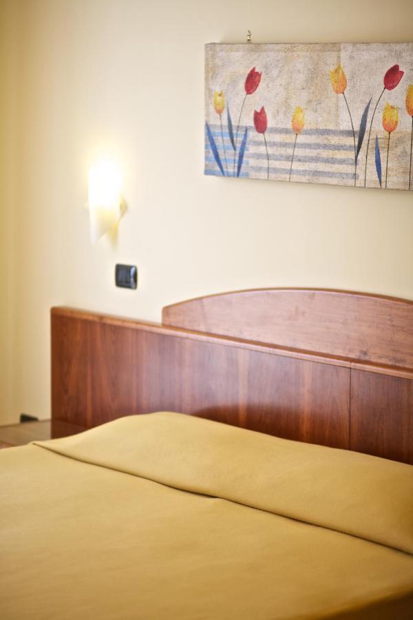 Lo Scacciapensieri Hotel & Restaurant Монтерони-ди-Лечче Номер фото